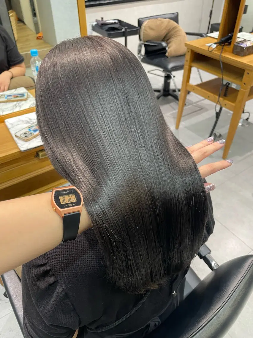 セミロング 髪質改善 縮毛矯正 トリートメント 酸熱トリートメント ヘアカラー カラーモデル募集 🤍momoha🤍のヘアスタイル