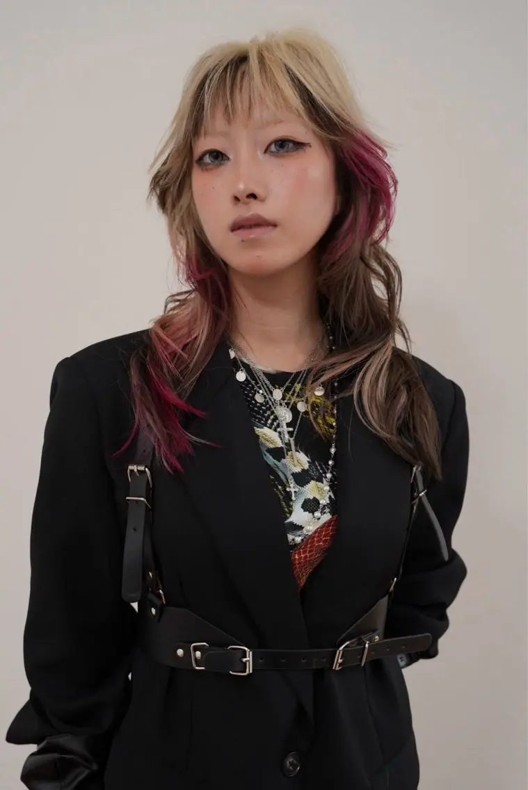 セミロング カラー ベージュカラー ブリーチ ケアブリーチ デザインカラー ダブルカラー ヘアカラー トリートメント TATSUブリーチ/ ミルクティーベージュのヘアスタイル
