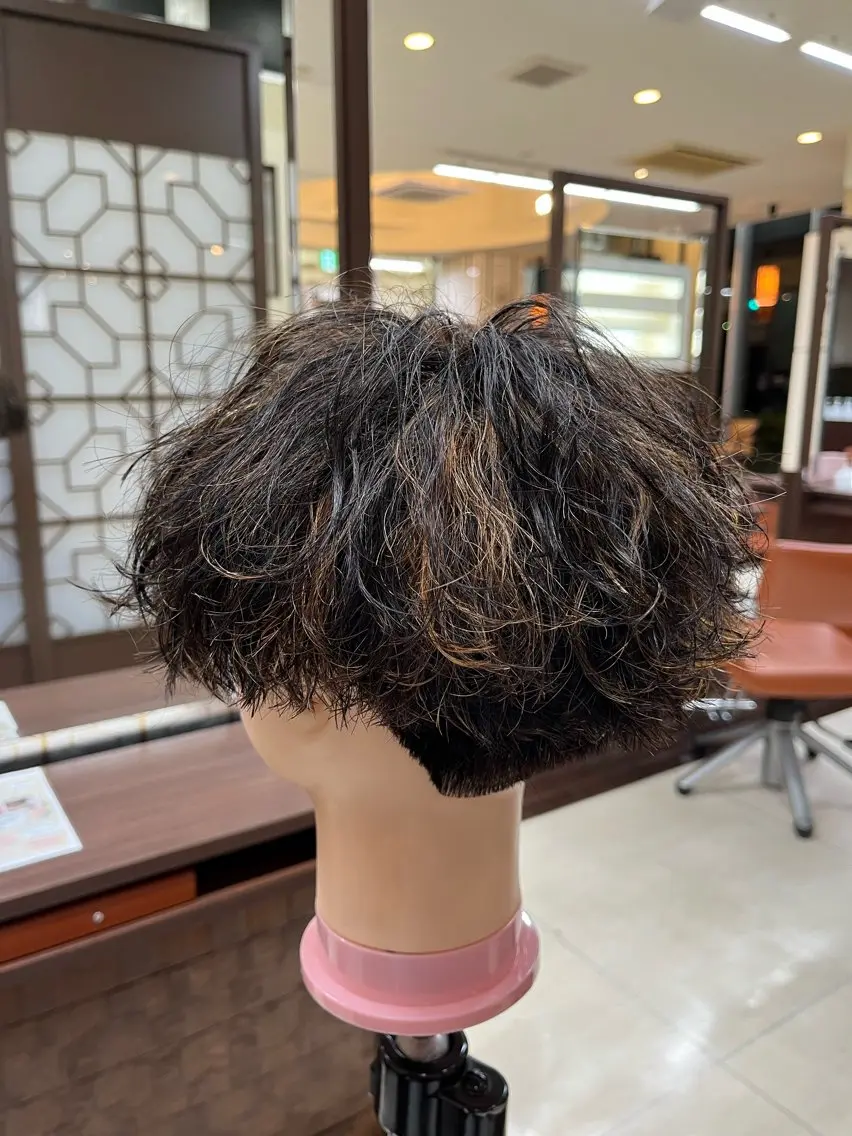 ショート パーマ メンズ マッシュ メンズパーマ 刈り上げ 波巻きパーマ スパイラルパーマ 🧊メンズ特化🧊 高木航希のヘアスタイル