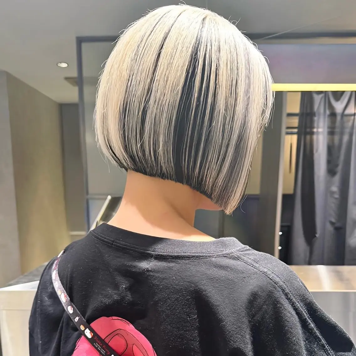 ショート カラー 切りっぱなしボブ ブリーチ デザインカラー ダブルカラー インナーカラー 髪質改善/ブリーチ/ ボブ特化/よしきのヘアスタイル