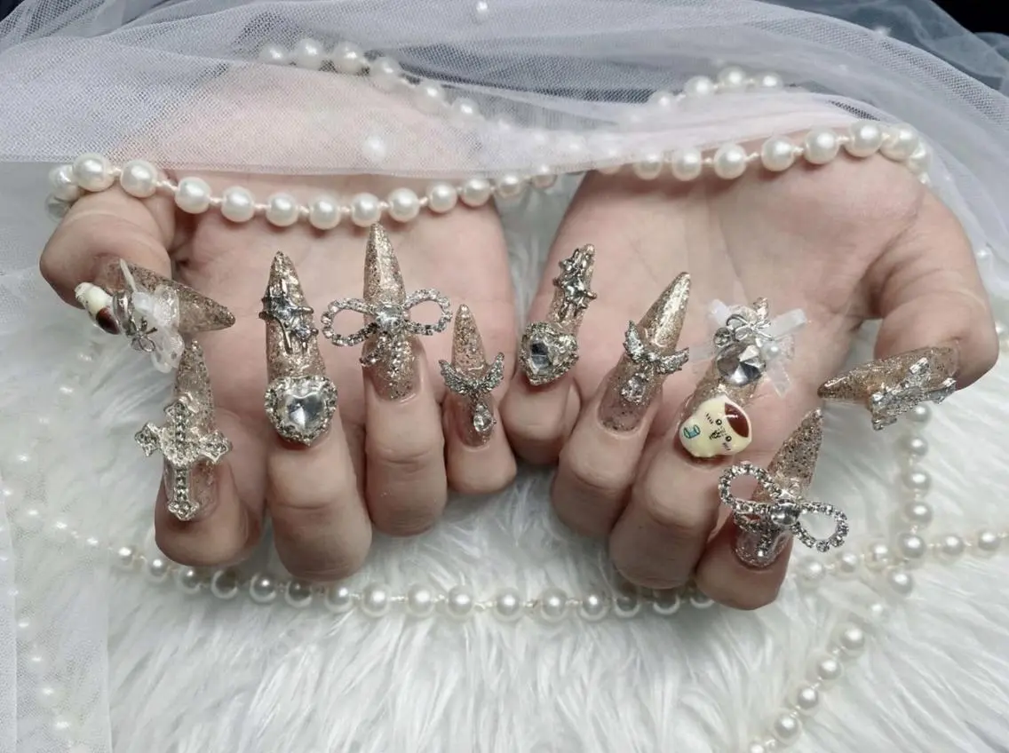 ネイル 韓国ネイル マグネットネイル 持ち込み ニュアンスネイル シンプルネイル ハンドネイル Huyn Nail Shinjyukuのネイルデザイン