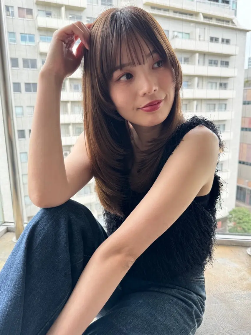 セミロング 曲がる縮毛矯正 バレイヤージュ森田のヘアスタイル