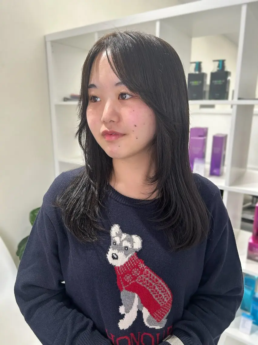 セミロング 顔まわりレイヤー 顔周りカット レイヤーカット 濱川 麻帆のヘアスタイル