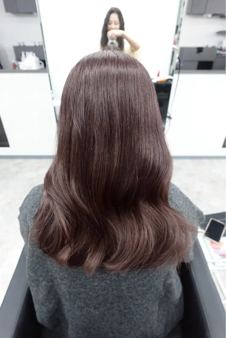 セミロング カラー ブラウンカラー 似合わせカット ，comma momoka🪄のヘアスタイル