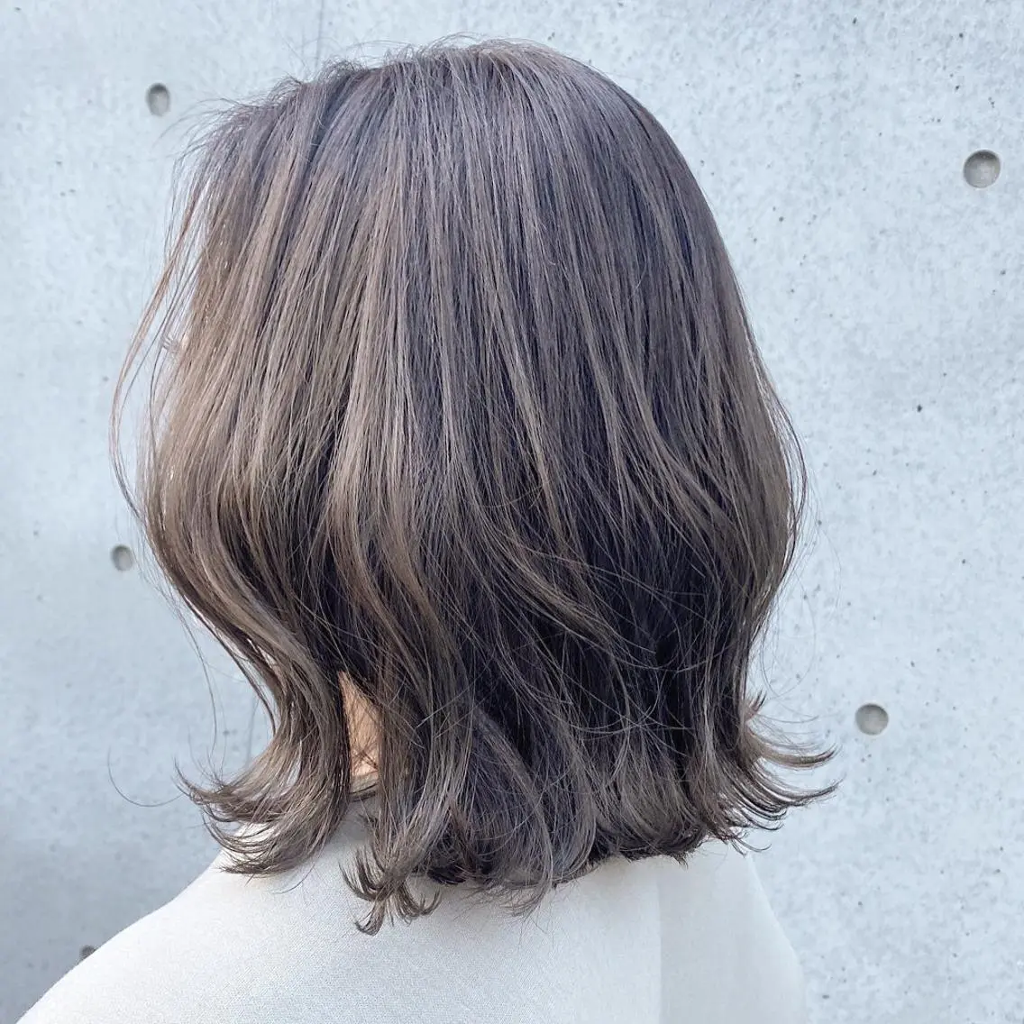 ミディアム ミディアムレイヤー ハイライト 髪質改善 韓国風ヘア レイヤーカット カット ヘアカラー トリートメント 透け感×顔まわり デザイン✂︎吉田のヘアスタイル