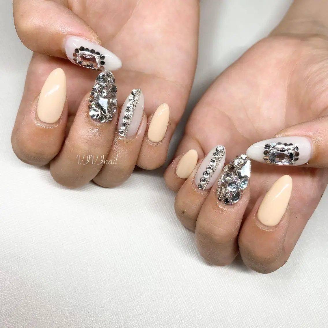 ネイル キラキラネイル 韓国ネイル ハンドネイル vivi nailのネイルデザイン