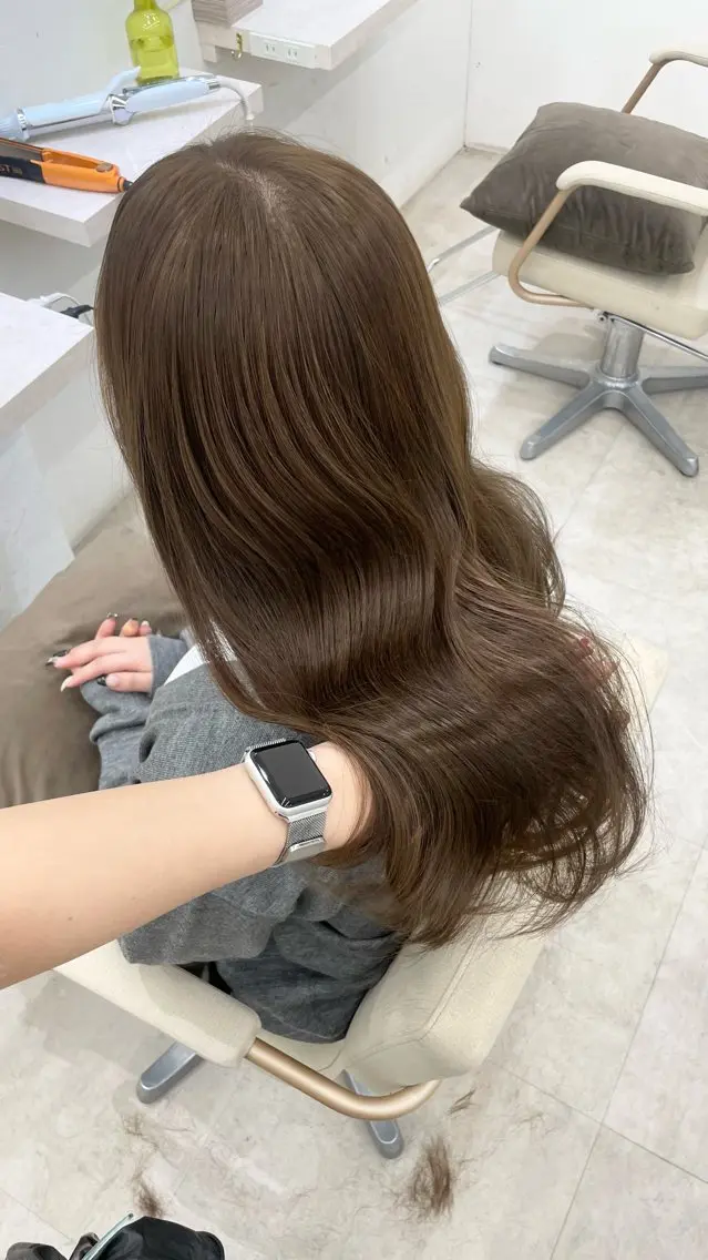 ロング カラー ベージュカラー ブリーチ 透明感カラー ブリーチなしカラー オリーブベージュ カット ヘアカラー トリートメント 酸性縮毛矯正 梅田茶屋町 Juriのヘアスタイル