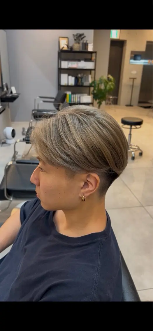 ショート カラー メンズ センターパート 刈り上げ カット ヘアカラー 東森 大河の眉毛・アイブロウイメージ