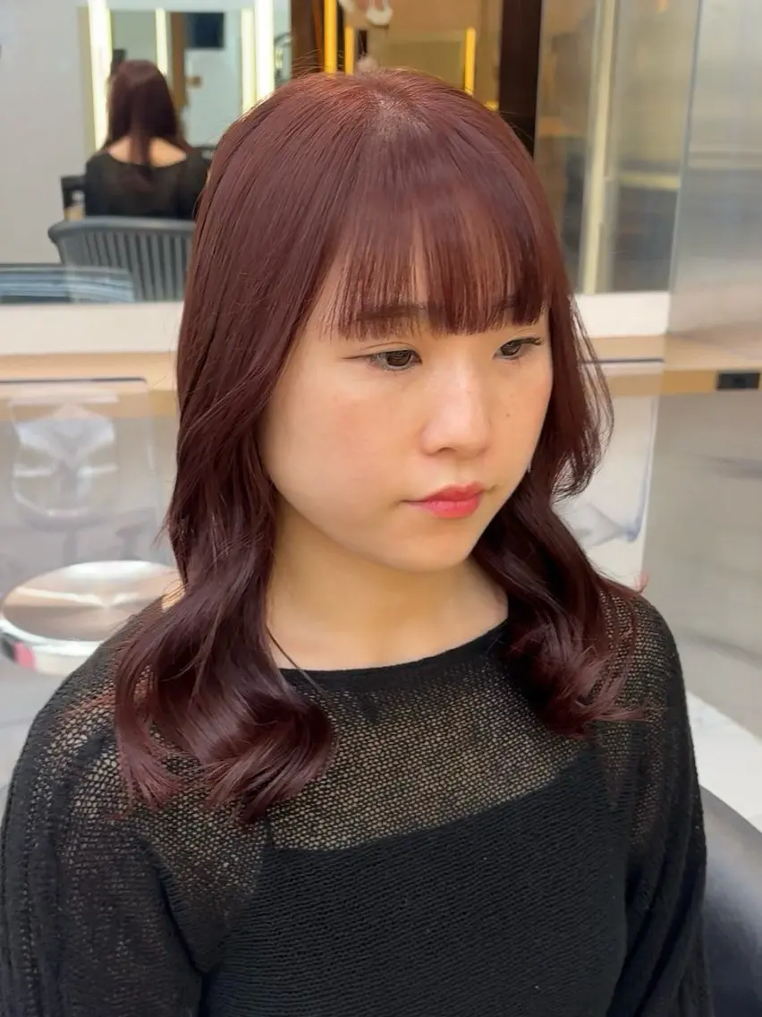 セミロング カラー ブリーチ カシス ダブルカラー ブリーチなしカラー ピンクカラー カット ヘアカラー トリートメント ハッシュカット 暖色カラー/伊藤菜月のヘアスタイル