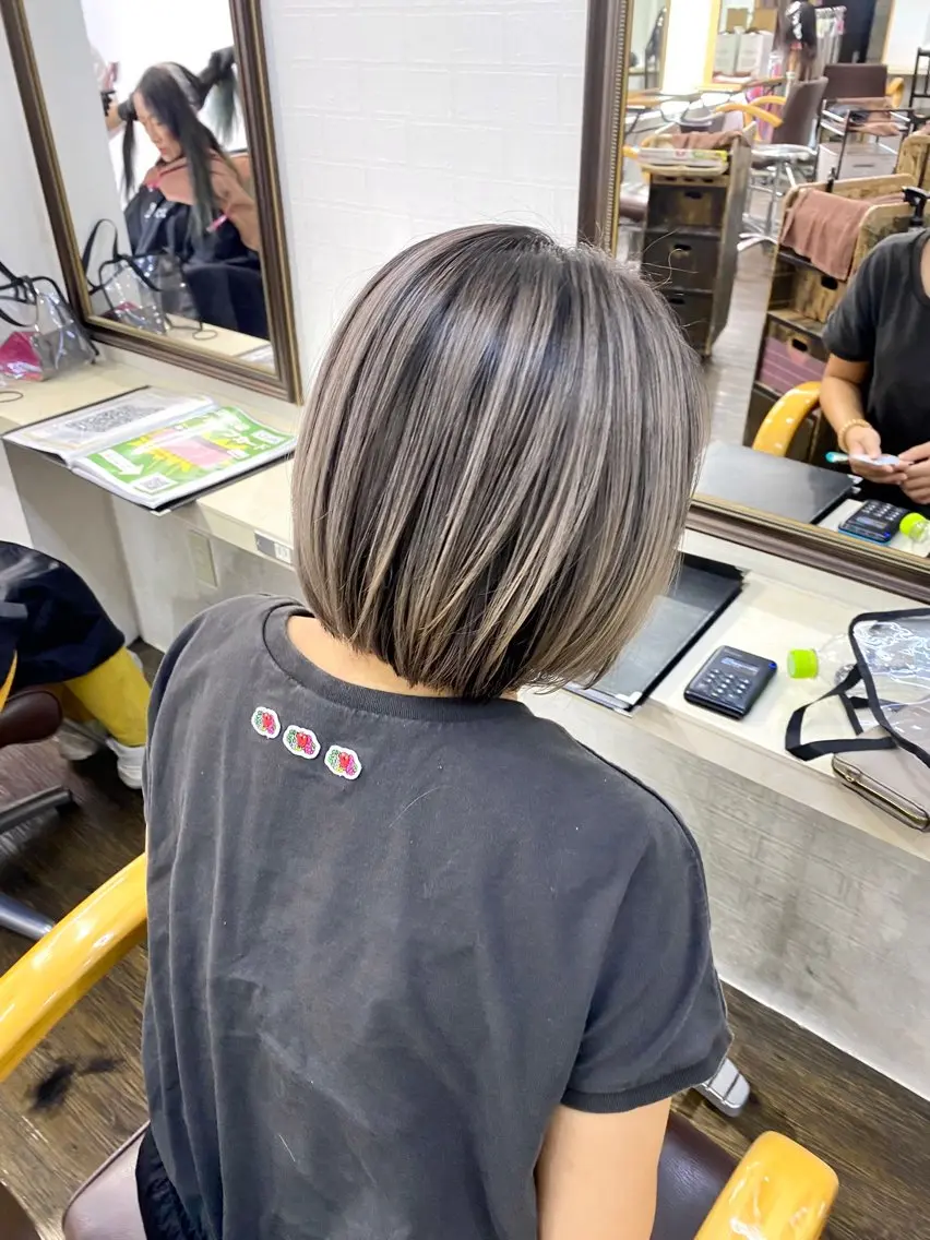 ショート ブリーチカラー特化 U-topia小島のヘアスタイル