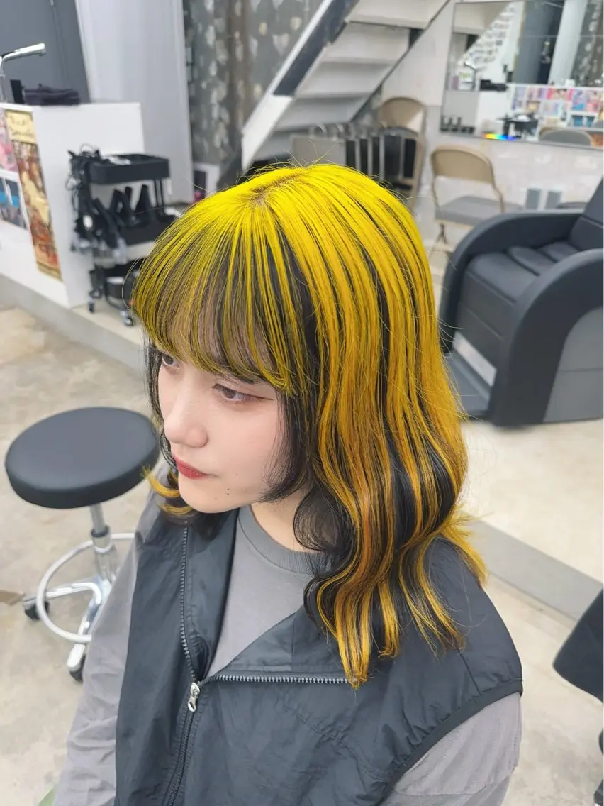 ミディアム カラー イエローカラー ウルフカット/デザイ ンカラー/あらげのヘアスタイル