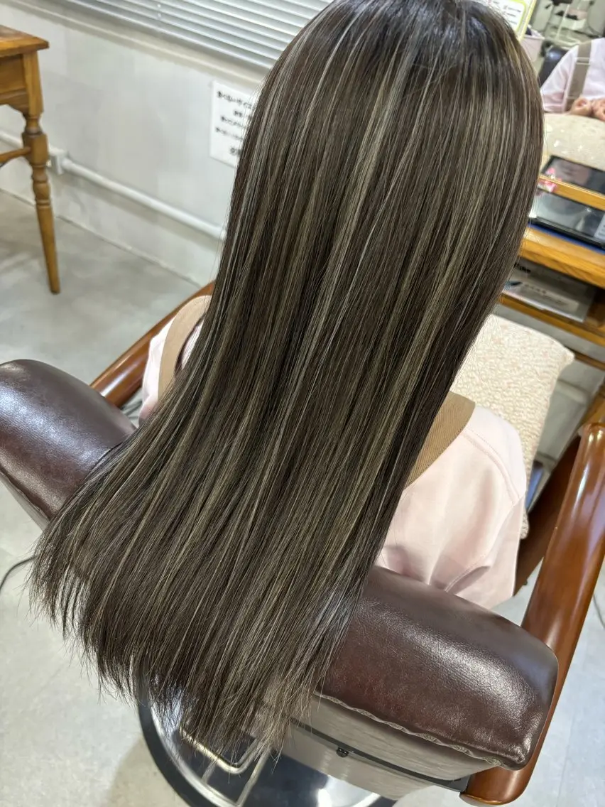 ロング カラー ヘアカラー トリートメント 艶髪🫧透明感 🦄岡庭春菜🎀のヘアスタイル