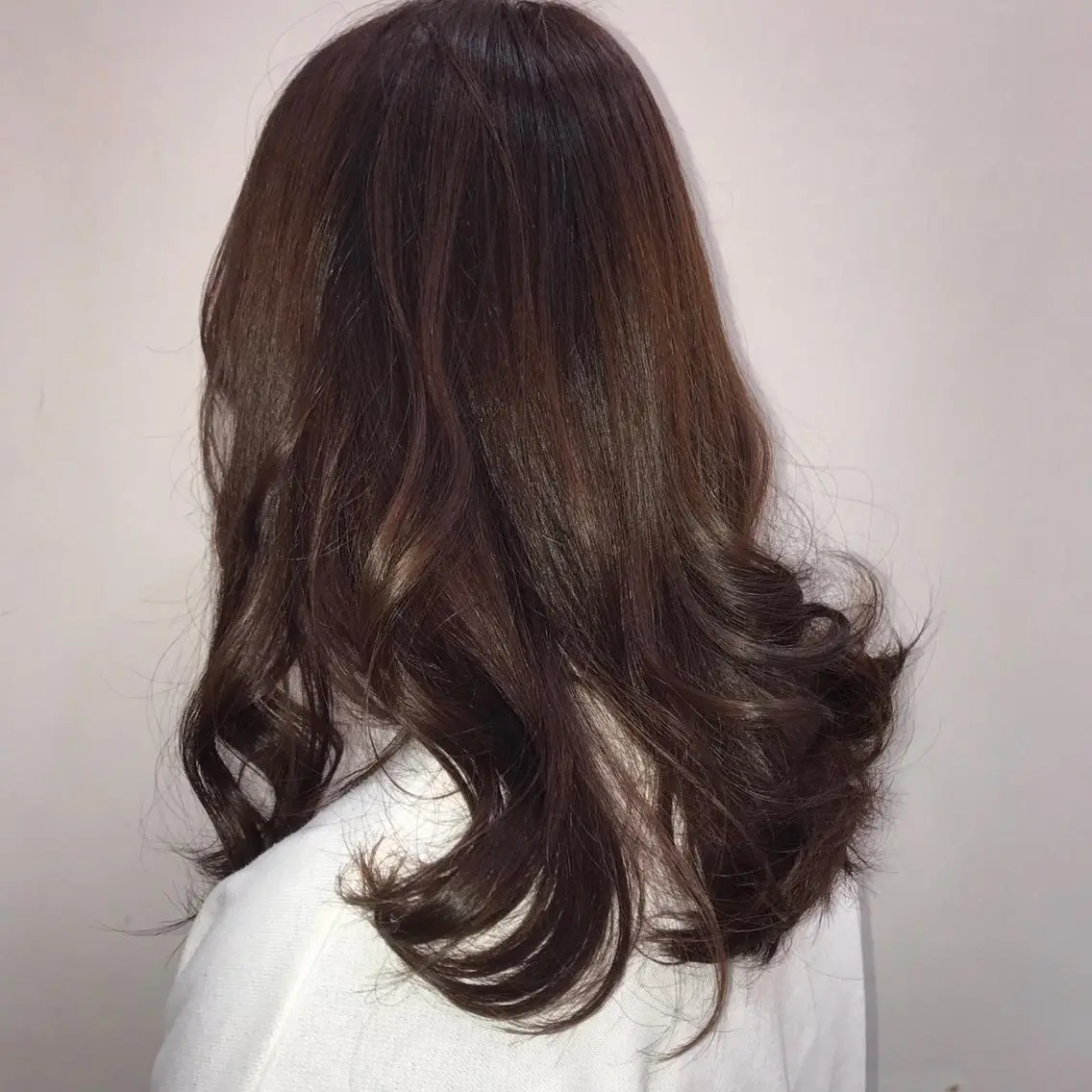 セミロング カラー 白髪ぼかしハイライト 柳川拓哉のヘアスタイル