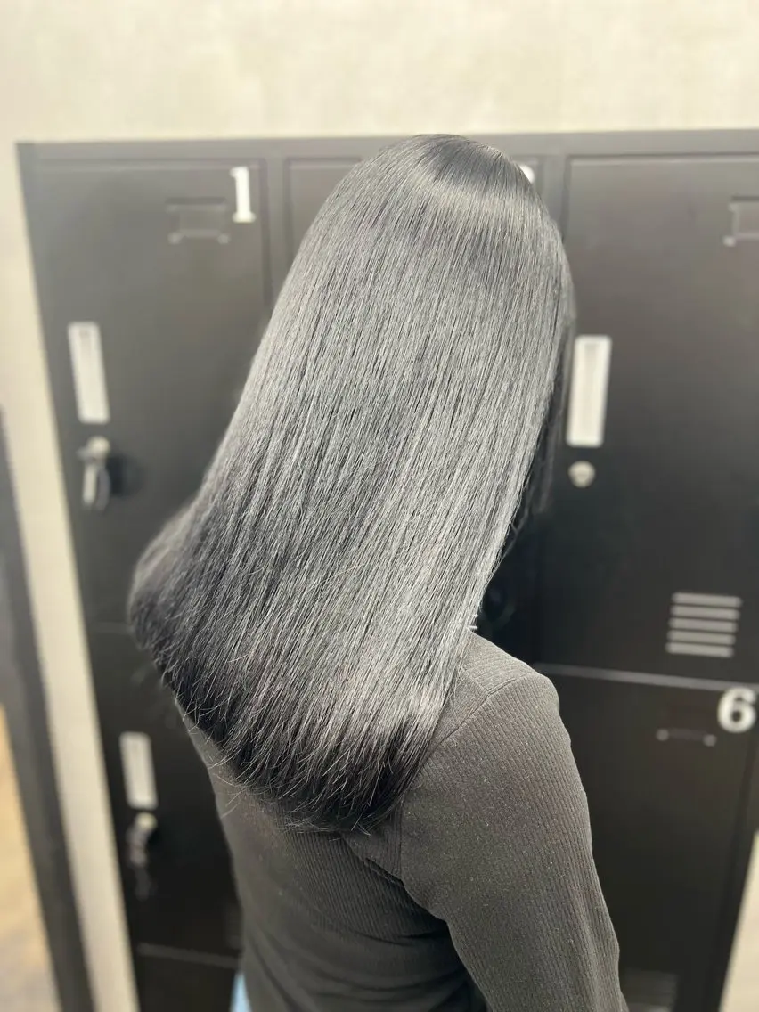 ロング カラー ブリーチ ダークグレー カット ヘアカラー 透明感カラー特化🫧 🦋栗原🦋のヘアスタイル