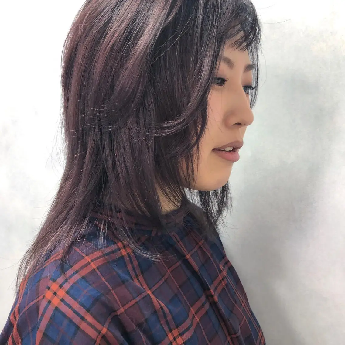 セミロング パープルカラー オン眉 ORIKA 美容室のヘアスタイル