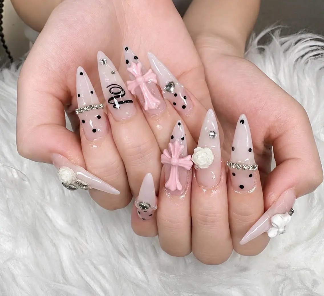 ネイル MIKA RUBY NAIL SLONのネイルデザイン