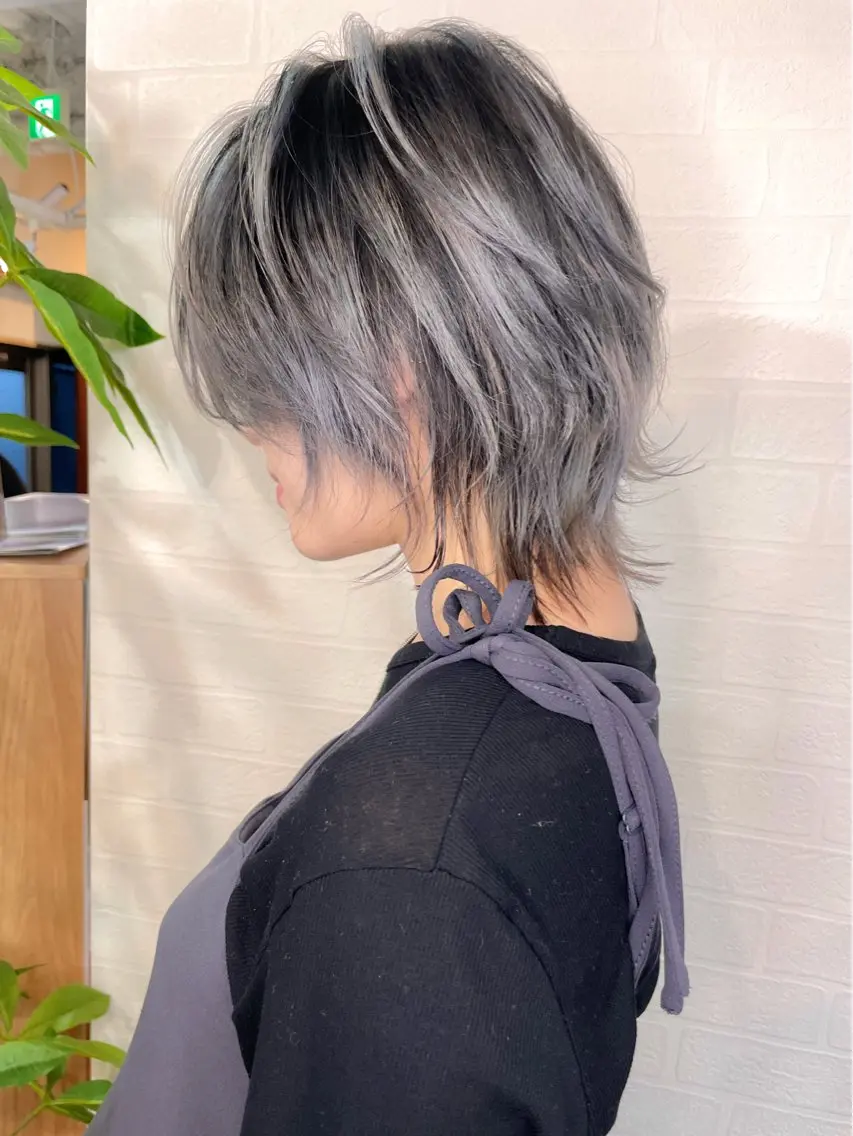 ミディアム カラー バレイヤージュ シルバー レイヤーカット ウルフカット Re:ta Hair 飯田淳平のヘアスタイル