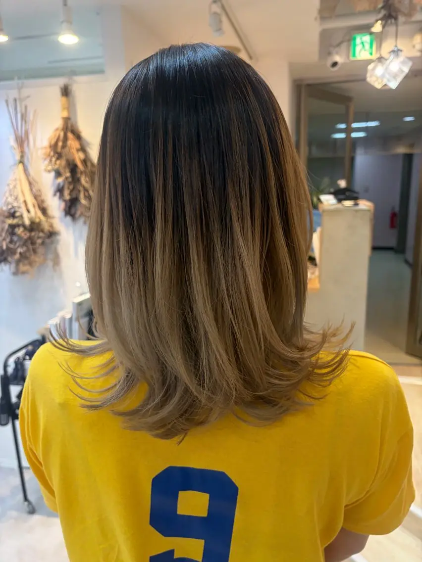 セミロング カラー バレイヤージュ ブラウンカラー レイヤーカット カット ヘアカラー cana 札幌レイヤースタイルのヘアスタイル