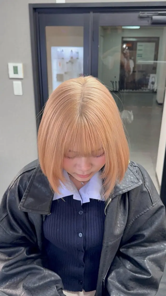 ミディアム カラー ヘアアレンジ ヘアカラー ホワイトカラー/ ピンクベージュにったのヘアスタイル