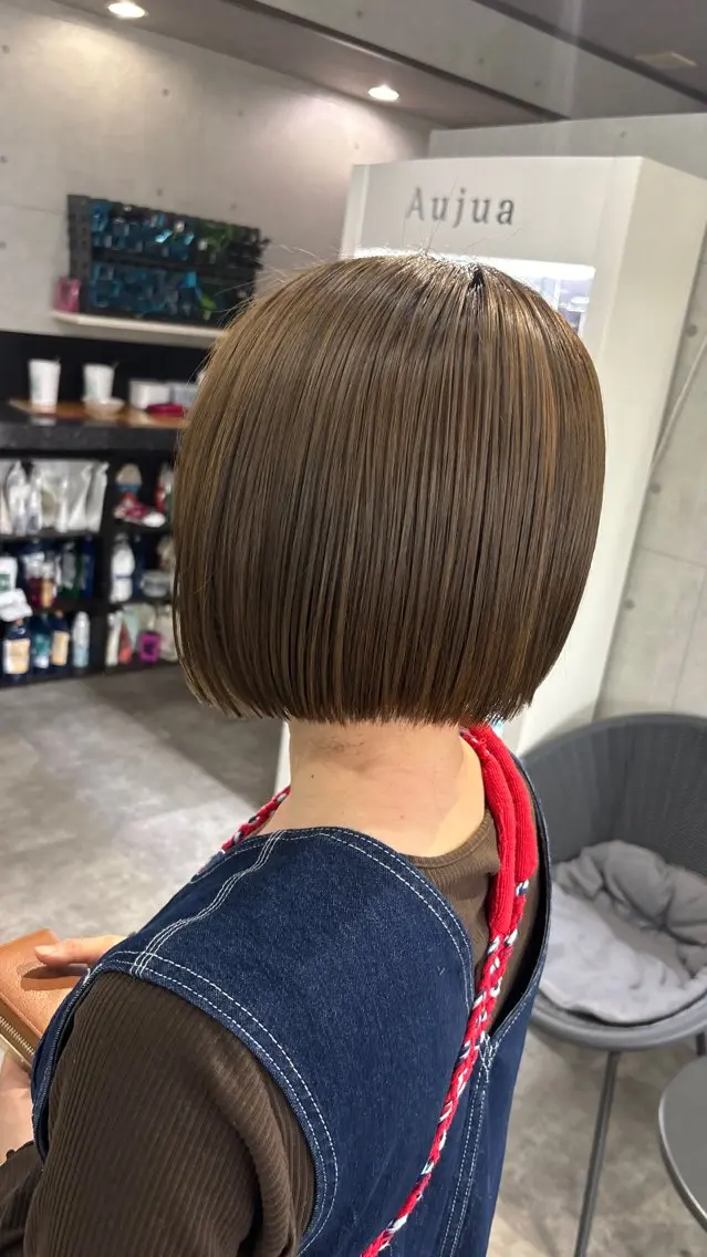 ミディアム ショートボブ ボブ ハイライト 髪質改善 レイヤーカット カット ヘアカラー REVE 美容室のヘアスタイル