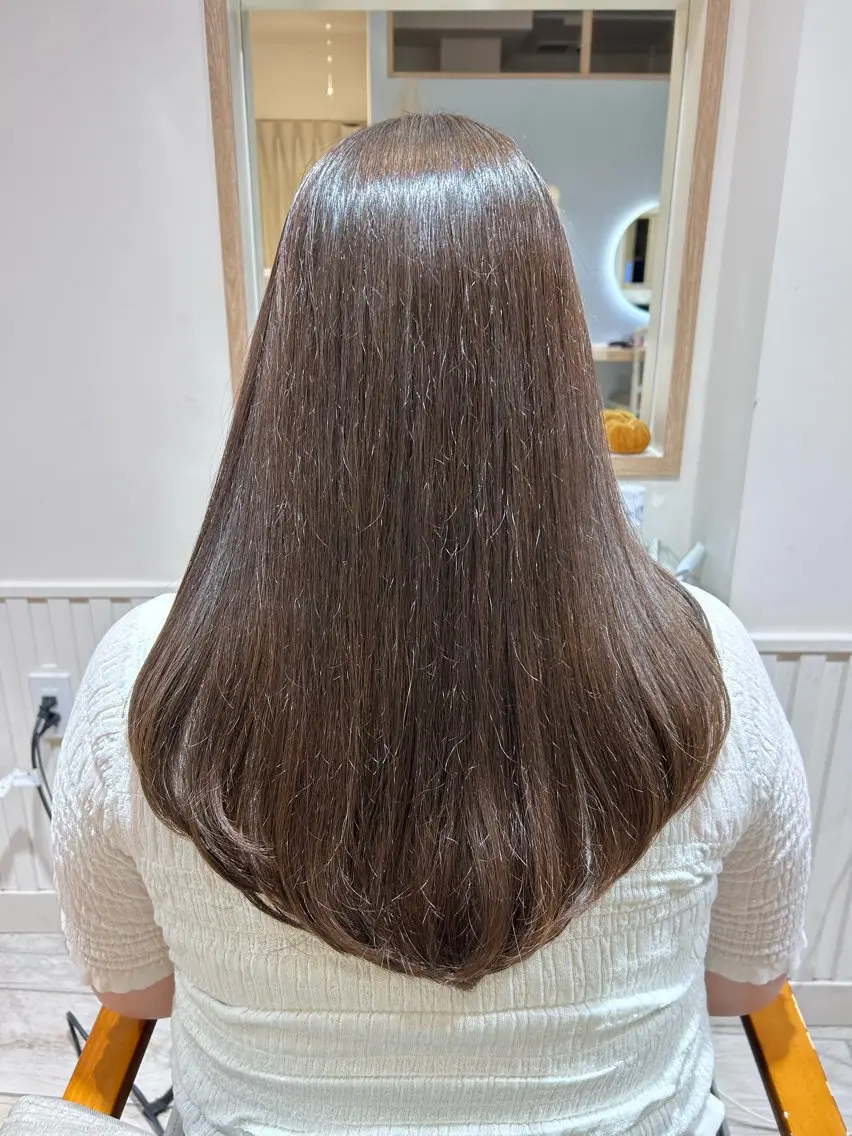 ロング カラー ベージュカラー オリーブベージュ カット ヘアカラー 大川 夏実のヘアスタイル