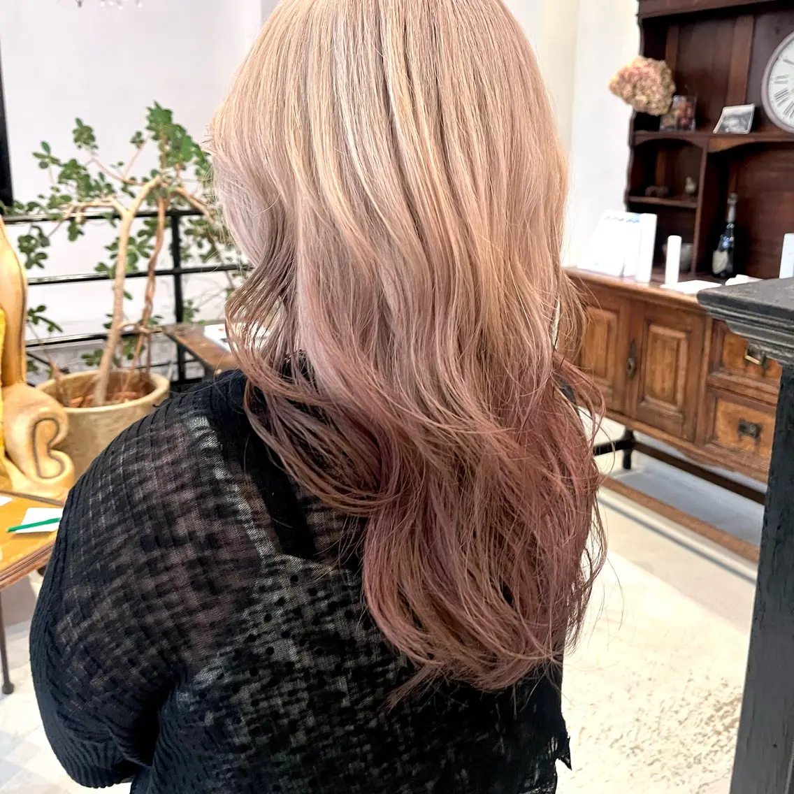 ロング カラー ベージュカラー グラデーションカラー ホワイトベージュ カット ヘアカラー トリートメント 【中村公園】小山 蒼生のヘアスタイル