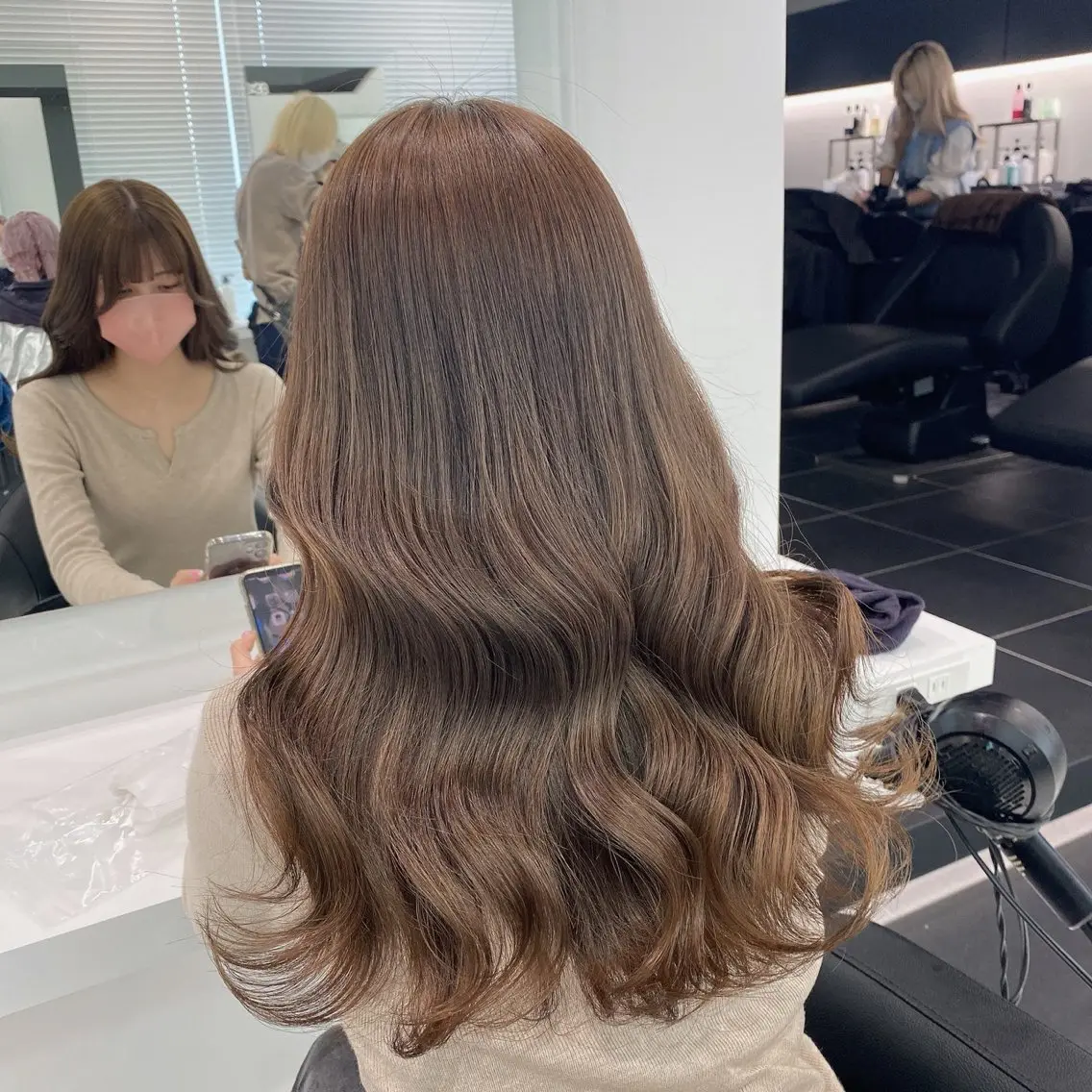 セミロング カラー ヘアアレンジ 🫧モテる💗ダメー ジレスハイトーン🫧のヘアスタイル