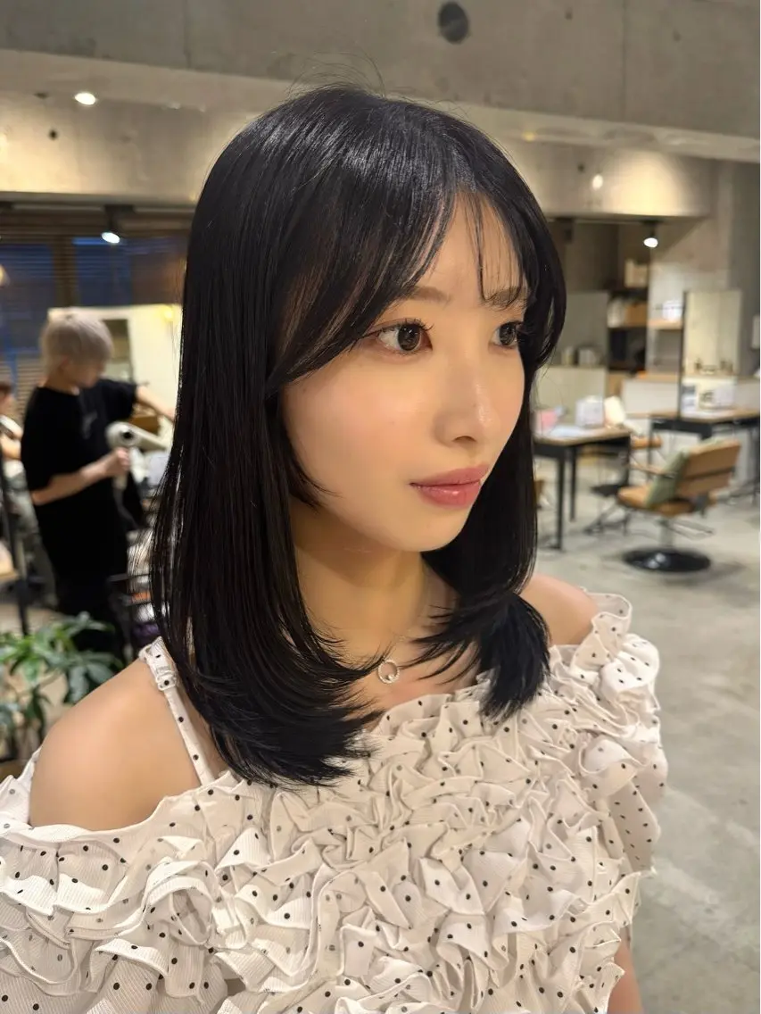 ミディアム カラー ヘアアレンジ ミディアムレイヤー レイヤーカット カット ヘアカラー トリートメント ヘッドスパ 🤍himari🤍 レイヤー×艶髪特化のヘアスタイル