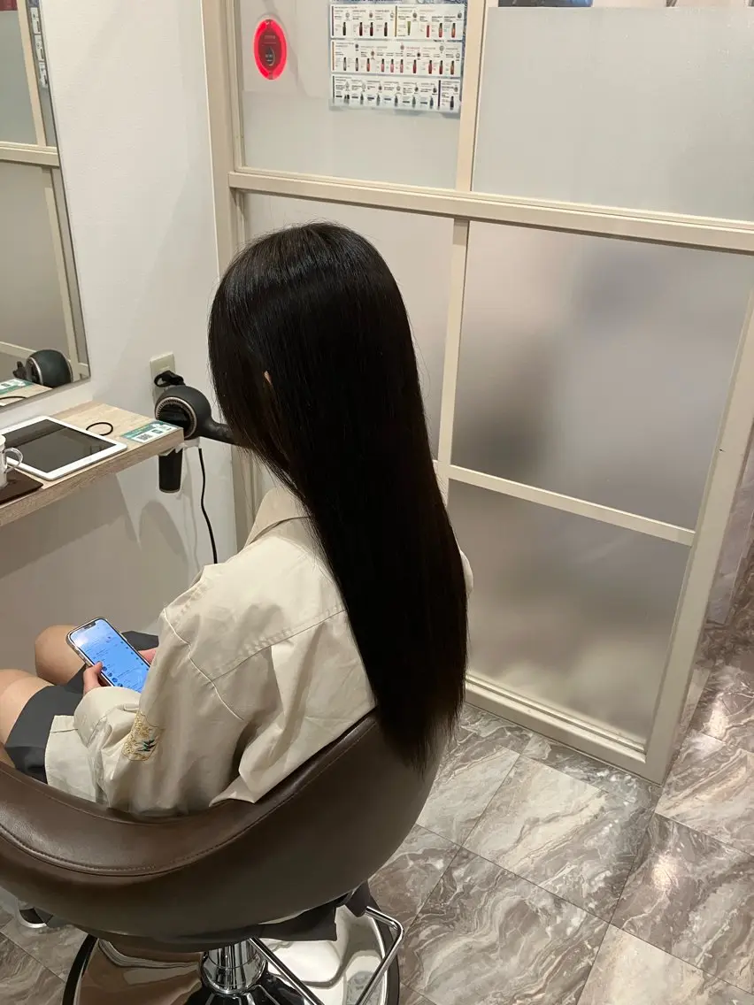 セミロング パーマ 髪質改善 縮毛矯正 ブリーチ&ストレート 長谷川勇人のヘアスタイル