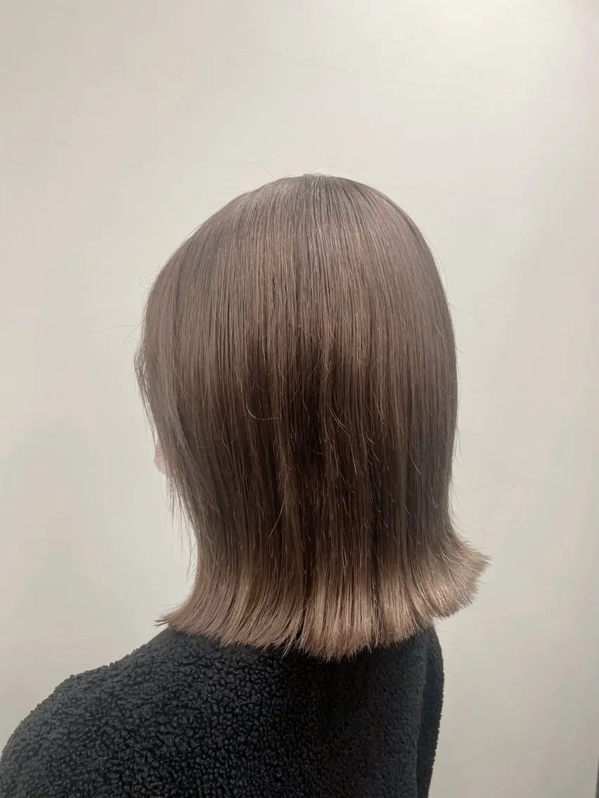 ミディアム カラー 切りっぱなしボブ ベージュカラー ミルクティーベージュ ボブ ヘアカラー トリートメント 手塚 由佳のヘアスタイル