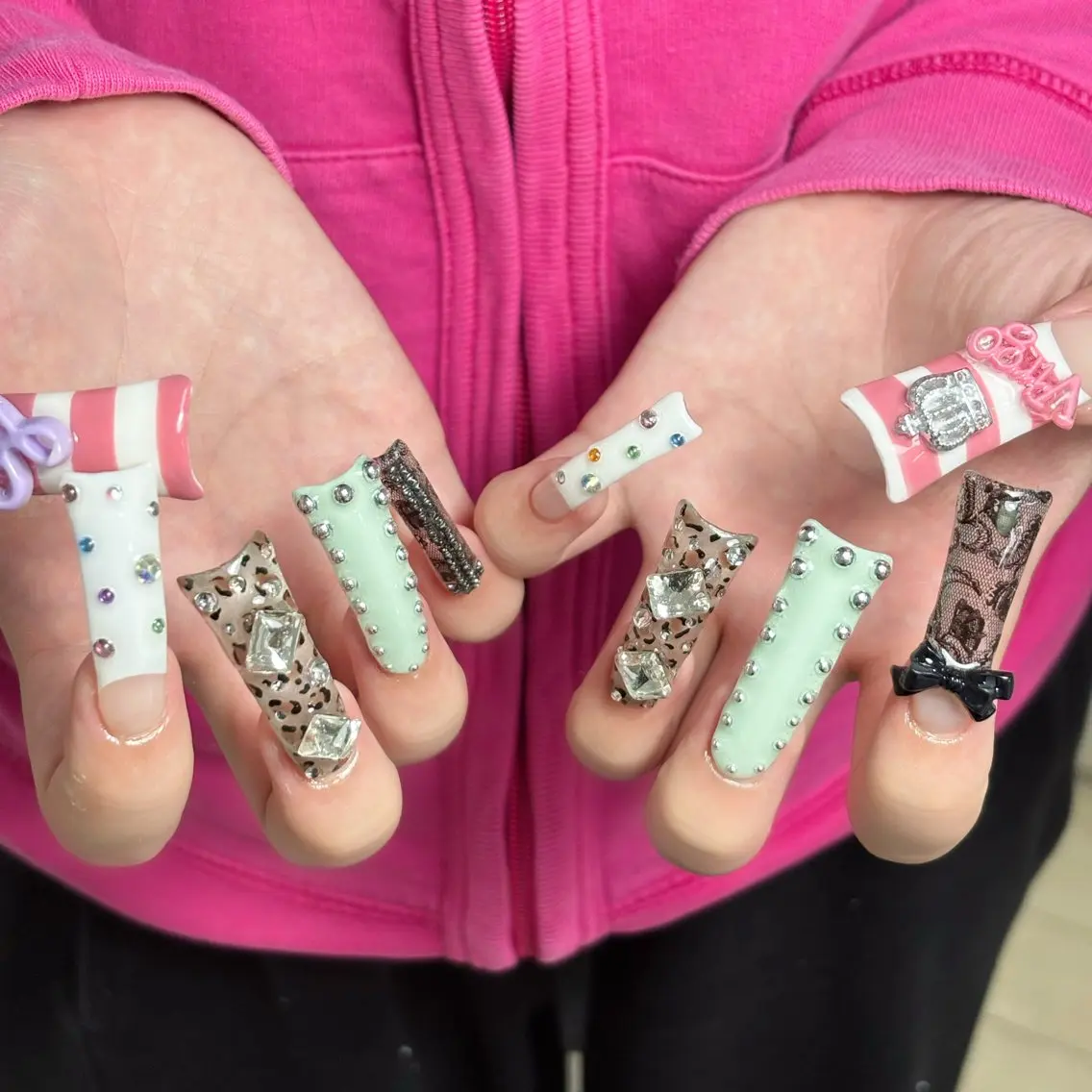 ネイル ジェルネイル キラキラネイル ロングネイル マグネットネイル 持ち込み ハンドネイル Sully Nail Labのネイルデザイン