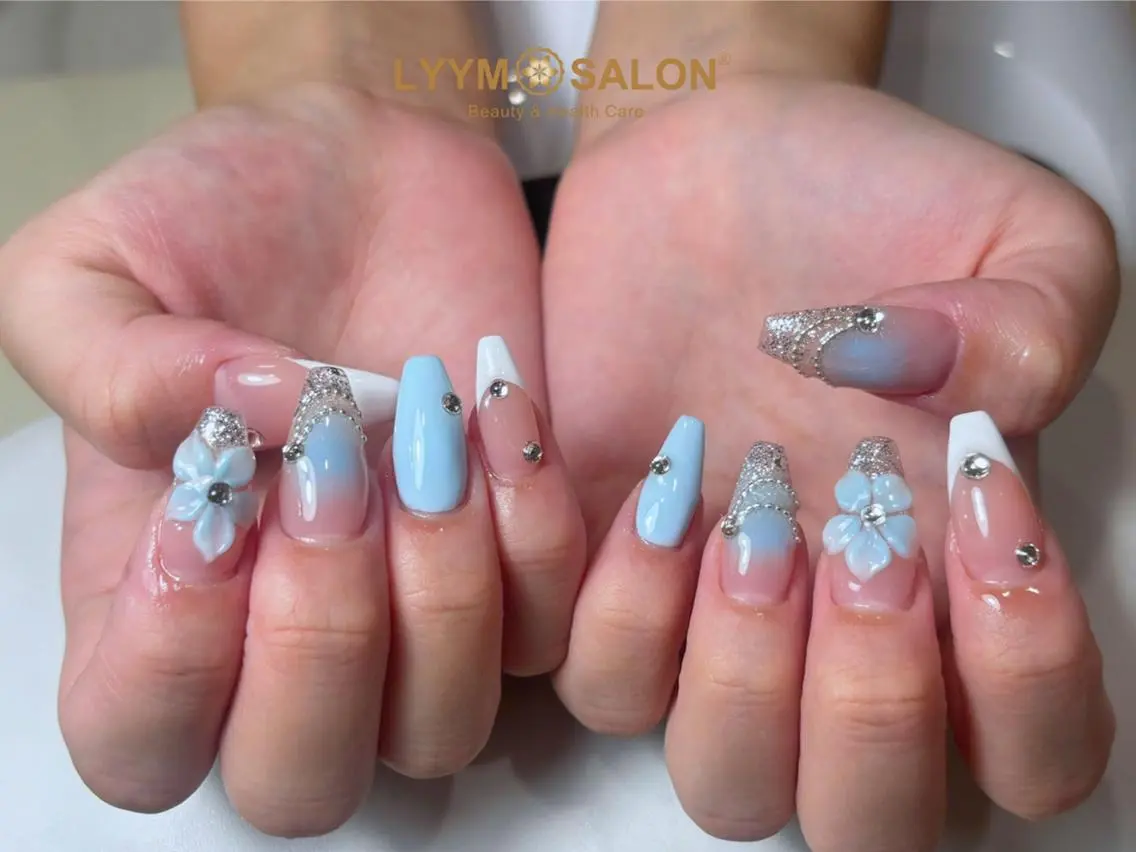 ネイル ブルー フラッシュネイル フラワーネイル フレンチネイル グラデーション ハンドネイル LYYM Salon Miraのネイルデザイン
