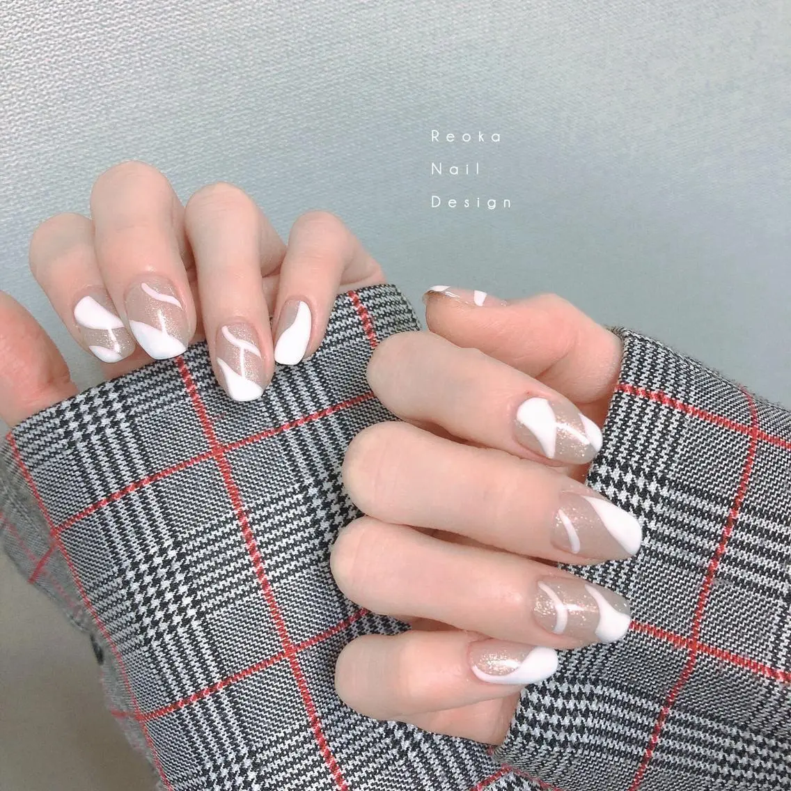 ミディアム ネイル ハンドネイル Blowe ニュアンスのネイルデザイン