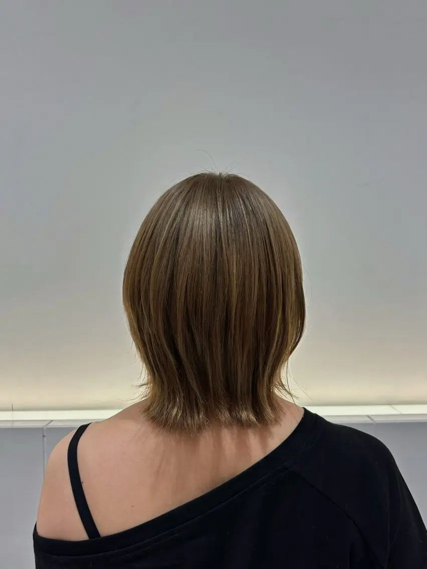 ミディアム ボブ くびれヘア 小宮山 綾音のヘアスタイル