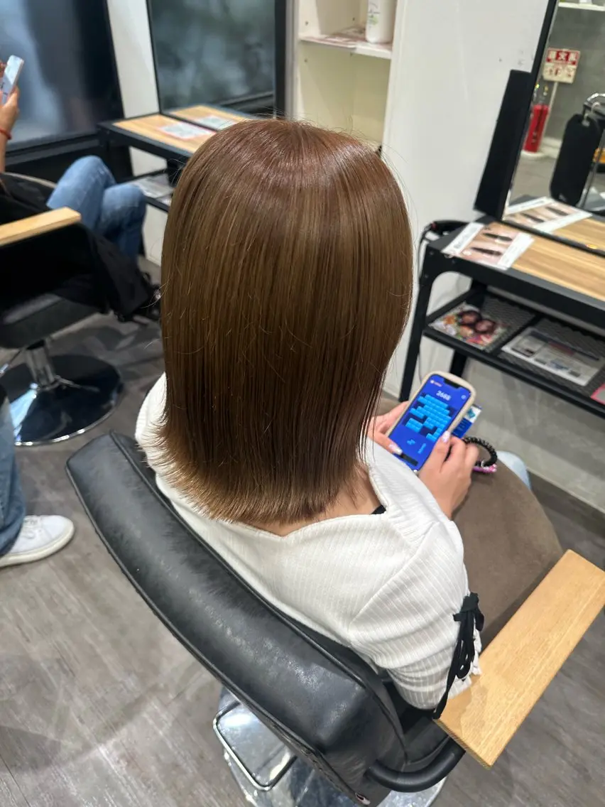 ミディアム カラー アッシュ ベージュカラー カット ヘアカラー トリートメント 艶髪レイヤー上田 紗也🇰🇷💗のヘアスタイル