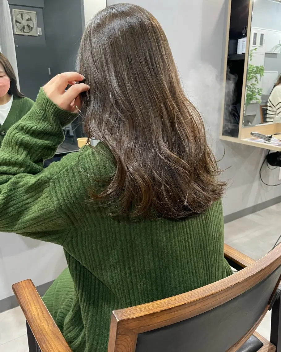 ロング カラー ベージュカラー オリーブベージュ カット ヘアカラー トリートメント Kamie 三宮のヘアスタイル
