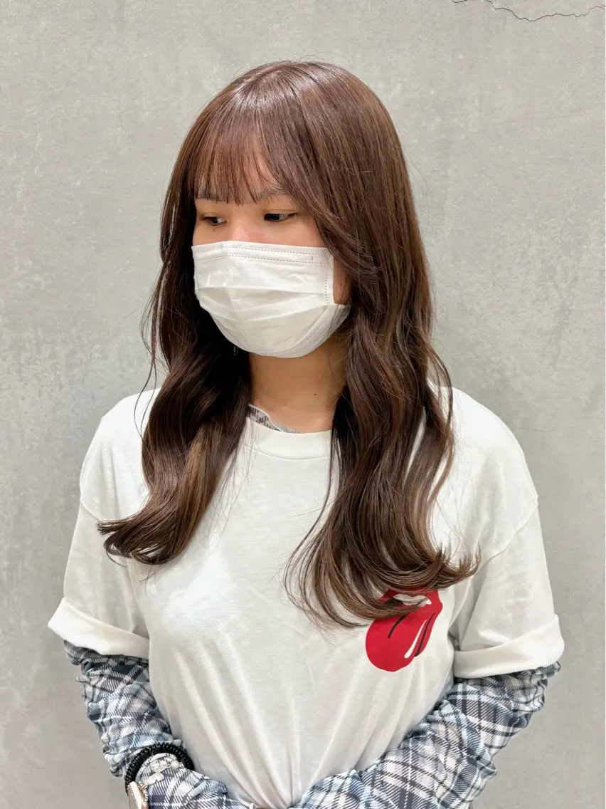 セミロング カラー 間部 美羽のヘアスタイル