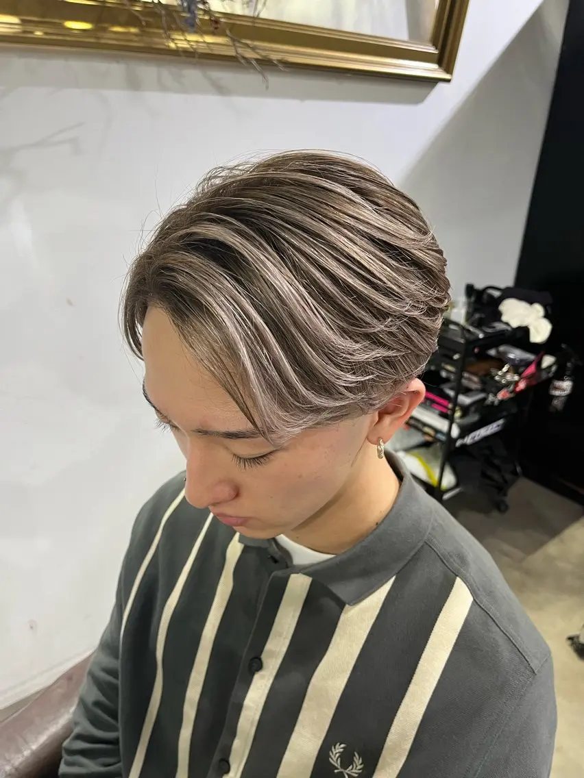 ショート レイヤーカット 山影✨バレイヤージュ ハイライト✨メンズ◎のヘアスタイル