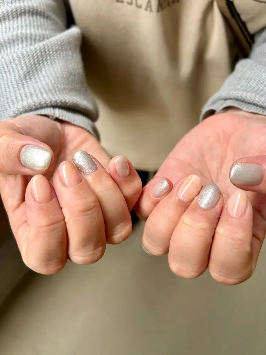 ネイル ラメ(グリッター) ニュアンスネイル ワンカラーネイル シルバー ハンドネイル 自宅サロン♡ Mamiのネイルデザイン