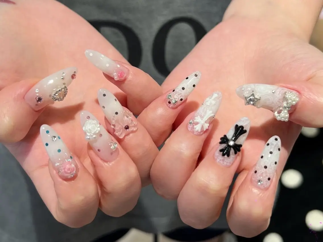 ネイル オーロラネイル 長さ出し フレンチネイル ジェルネイル ガラスフレンチ Rela・S NAILのネイルデザイン