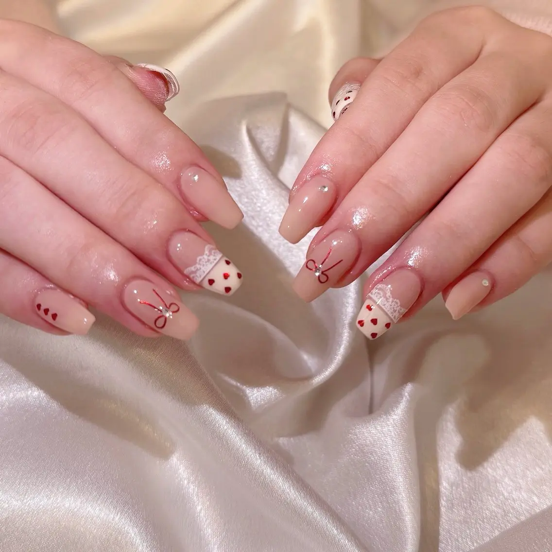 ネイル シュシュ 🎀 girly nailのネイルデザイン