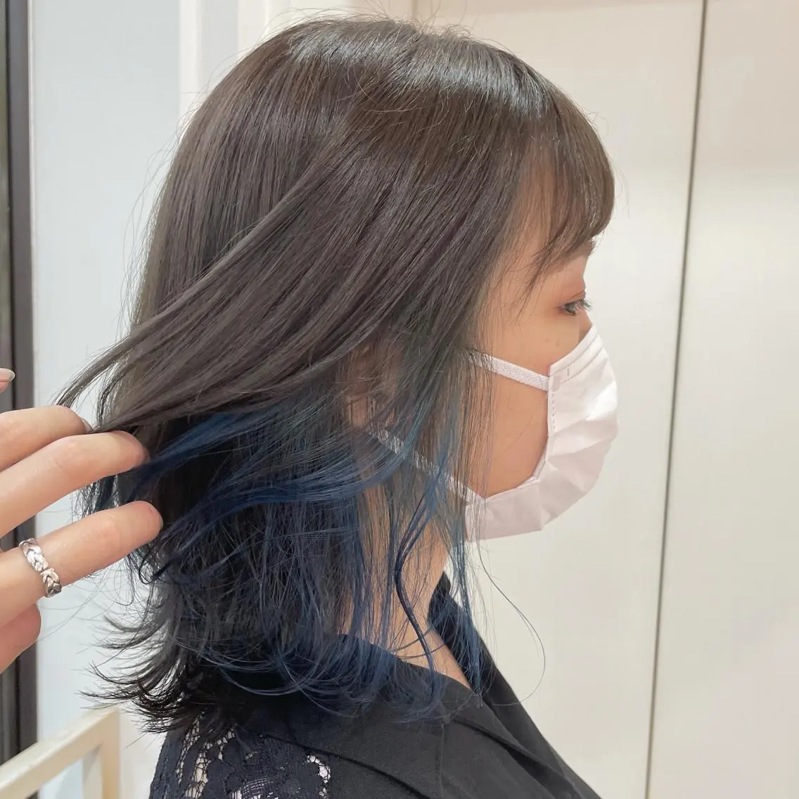 ミディアム カラー TRENCH 相澤 果歩のヘアスタイル