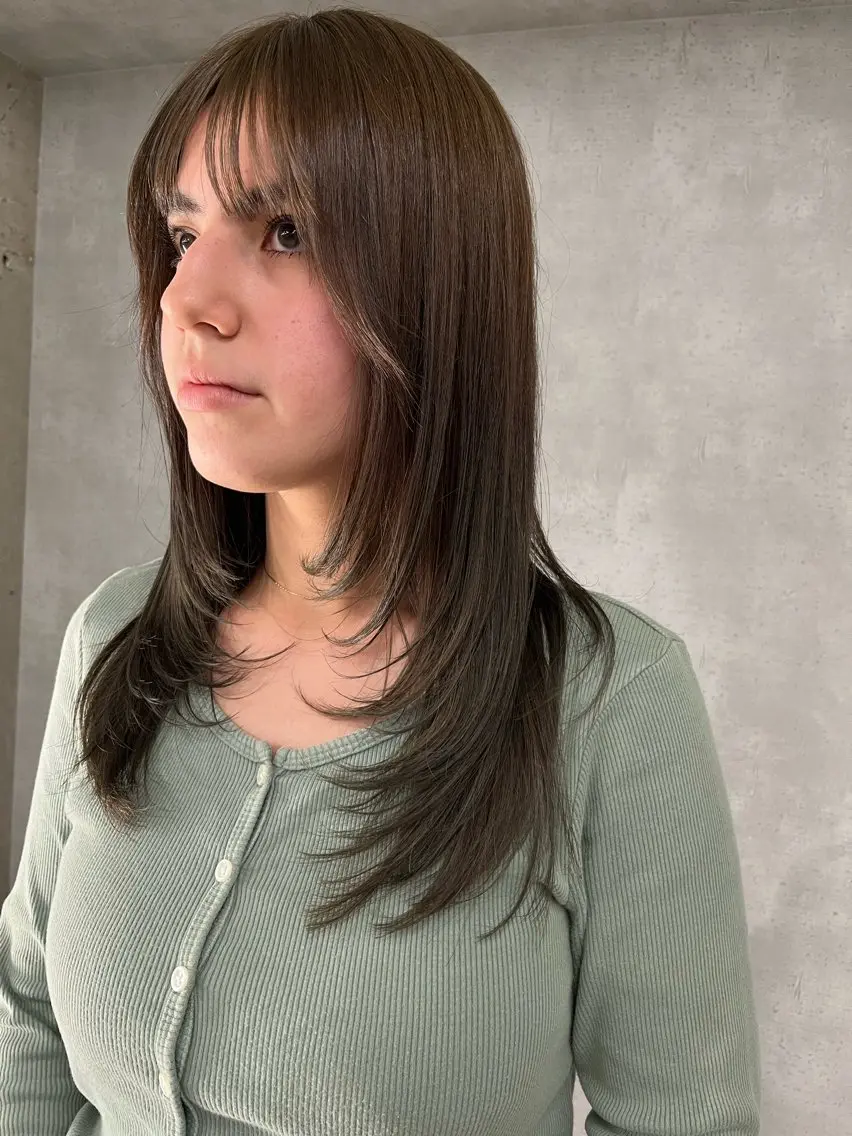 ロング カラー ベージュカラー オリーブベージュ anon Loemのヘアスタイル