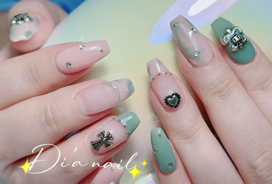 ネイル チークネイル ジェルネイル グラデーション マグネットネイル ニュアンスネイル Di'a nail ネイルサロンのネイルデザイン