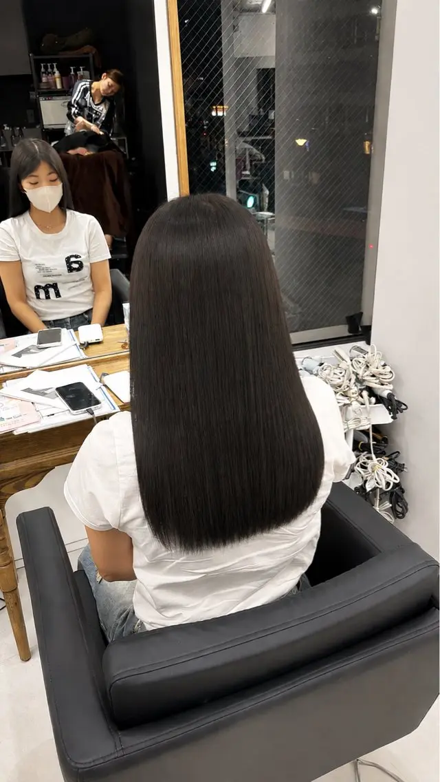 セミロング あきやま はるかのヘアスタイル