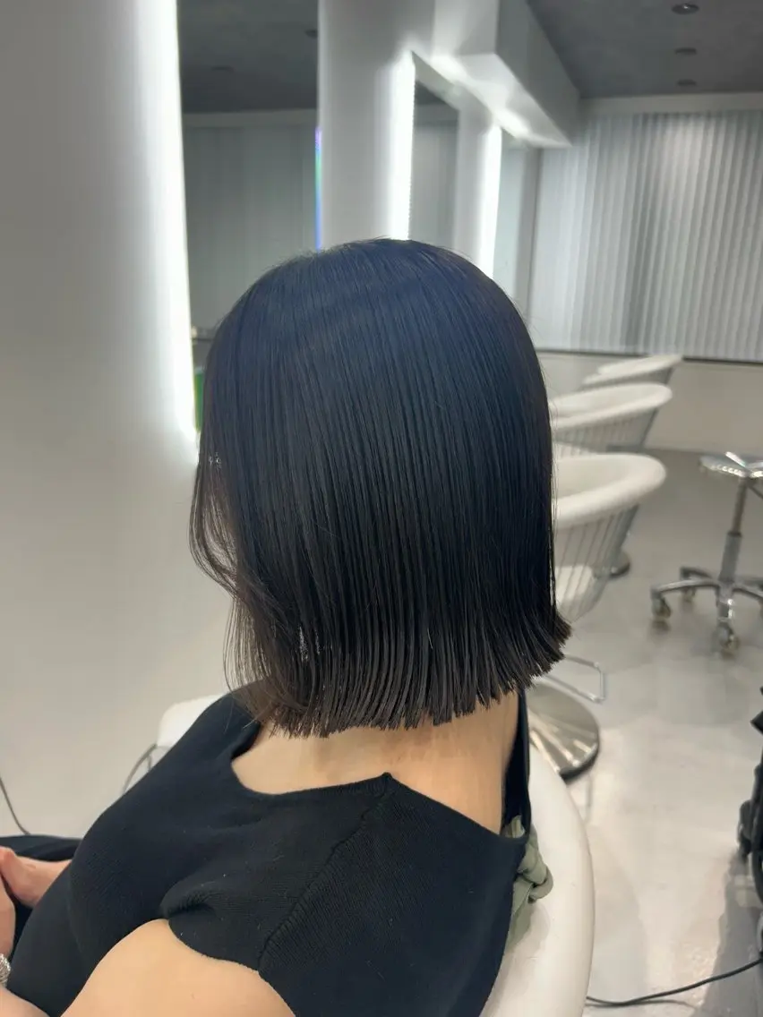 ショート ボブ カット あやめ🪽 オリーブ/ハイトーンのヘアスタイル