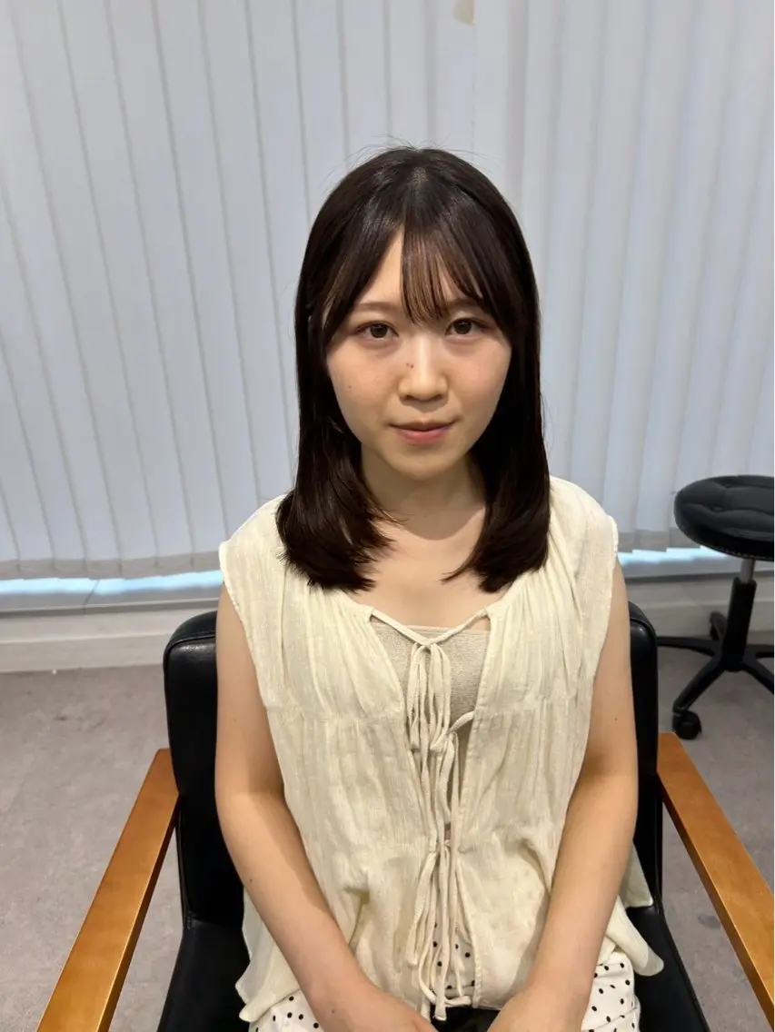 ミディアム カラー パーマ ヘアアレンジ メンズ キッズ カット 縮毛矯正 似合せレイヤー／ 柔らか透明感カラーのヘアスタイル