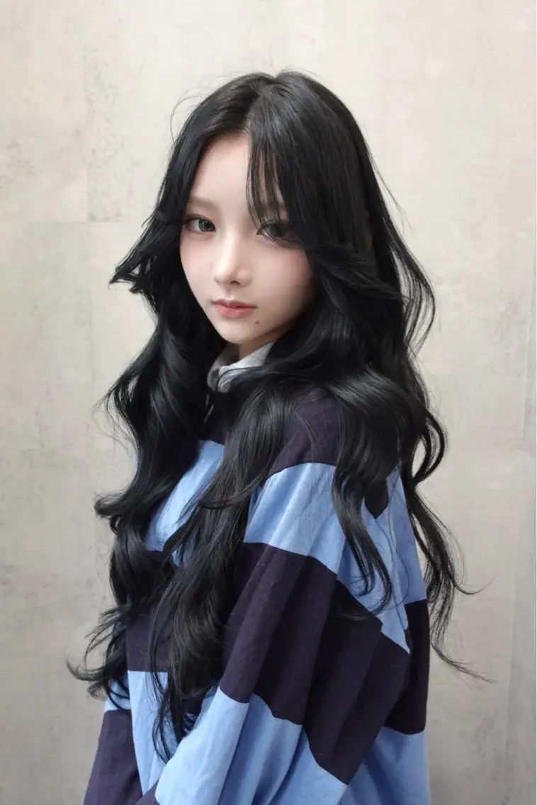 ロング 🦋韓国ヘア💙 ハイトーンRUNAのヘアスタイル
