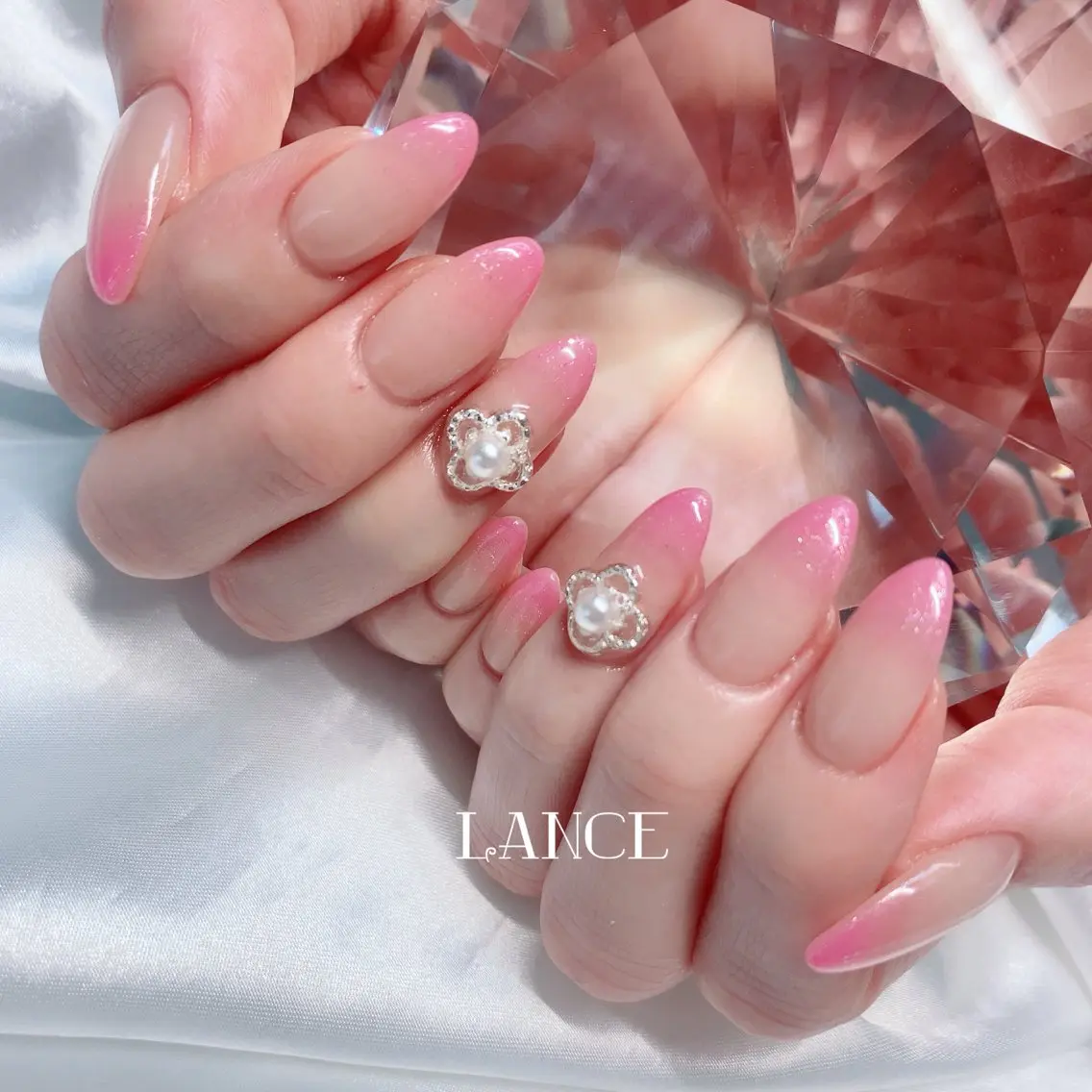 ネイル オーロラネイル フレンチネイル グラデーション キラキラネイル 韓国ネイル ハンドネイル Lance nailのネイルデザイン
