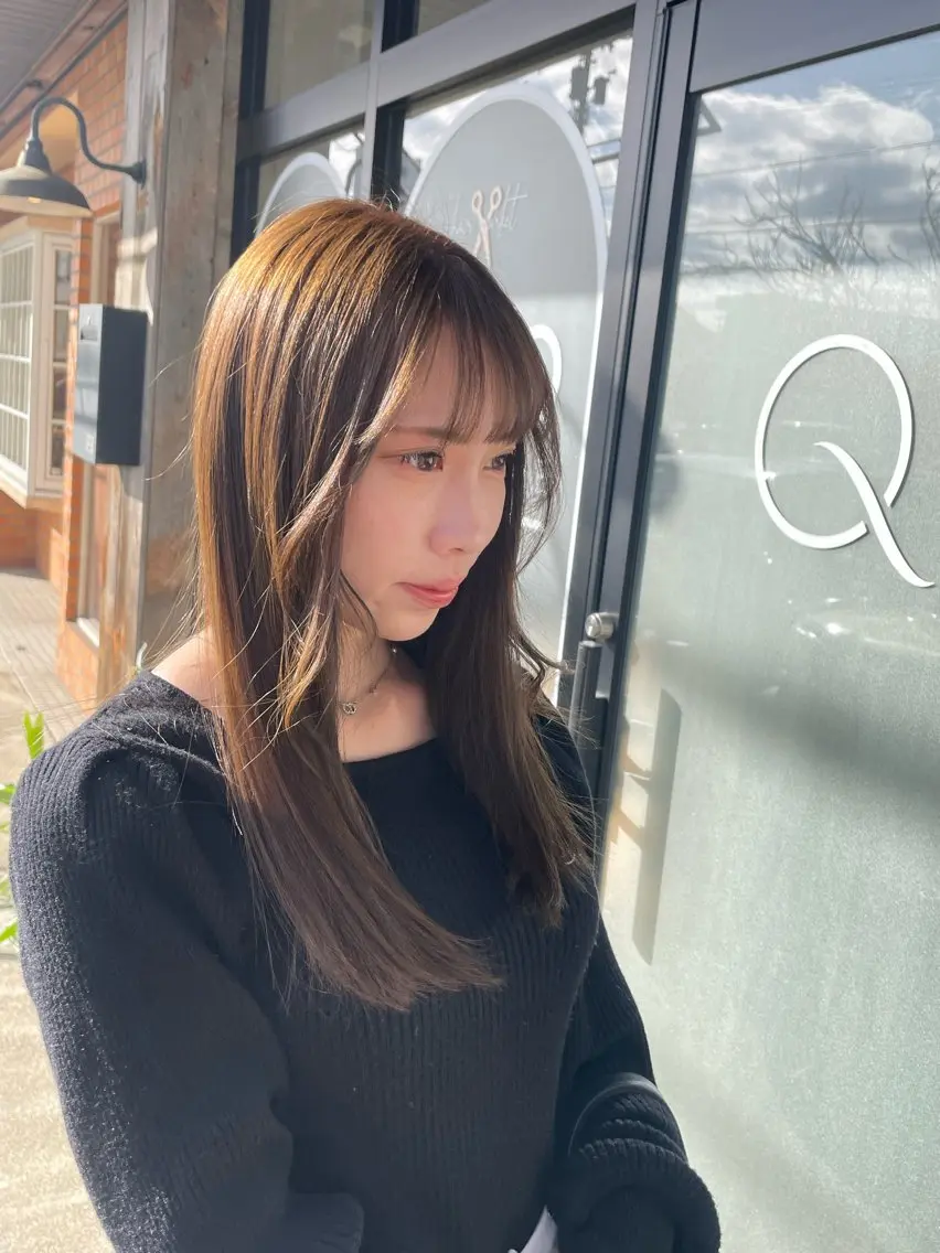 セミロング カラー ベージュカラー オリーブベージュ 顔周りカット 見奈美 凜のヘアスタイル
